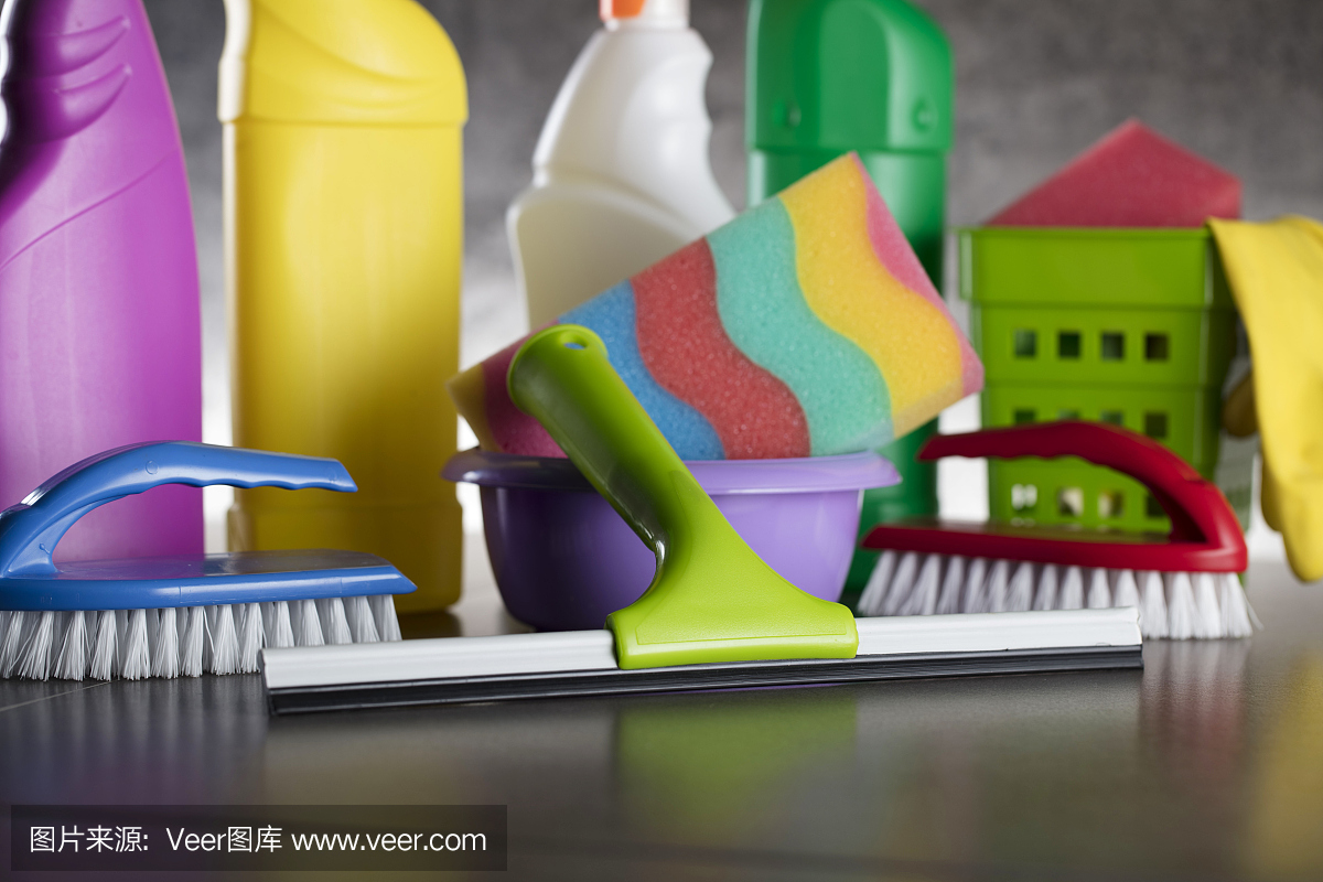 清潔產品。家里清潔。排版。