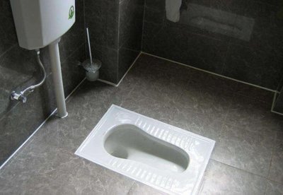 衛(wèi)生間潮濕多霉？玻璃膠易發(fā)黑？懂行人都在用這種替代品，防霉更衛(wèi)生